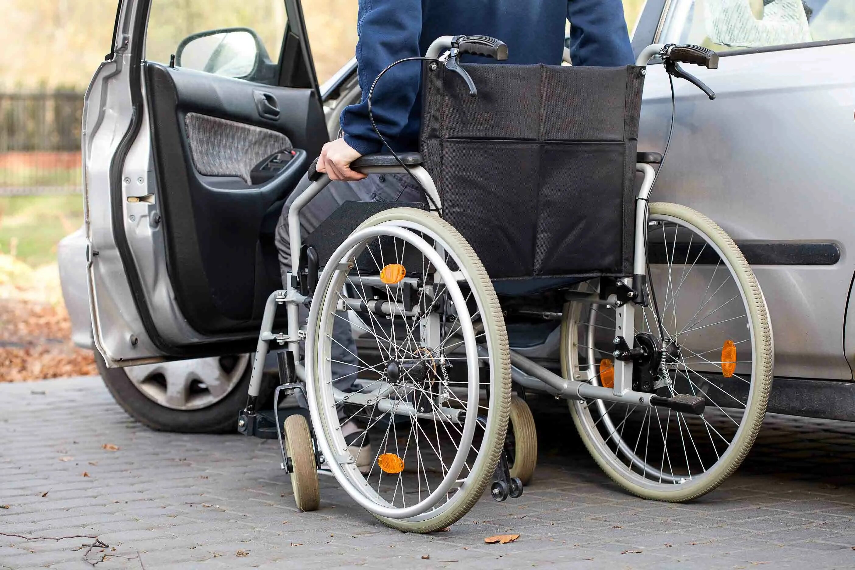 Сколько машин на инвалида. Транспортные средства для инвалидов. Инвалидный автомобиль. Автомобиль для инвалидов. Машина для инвалидов колясочников.