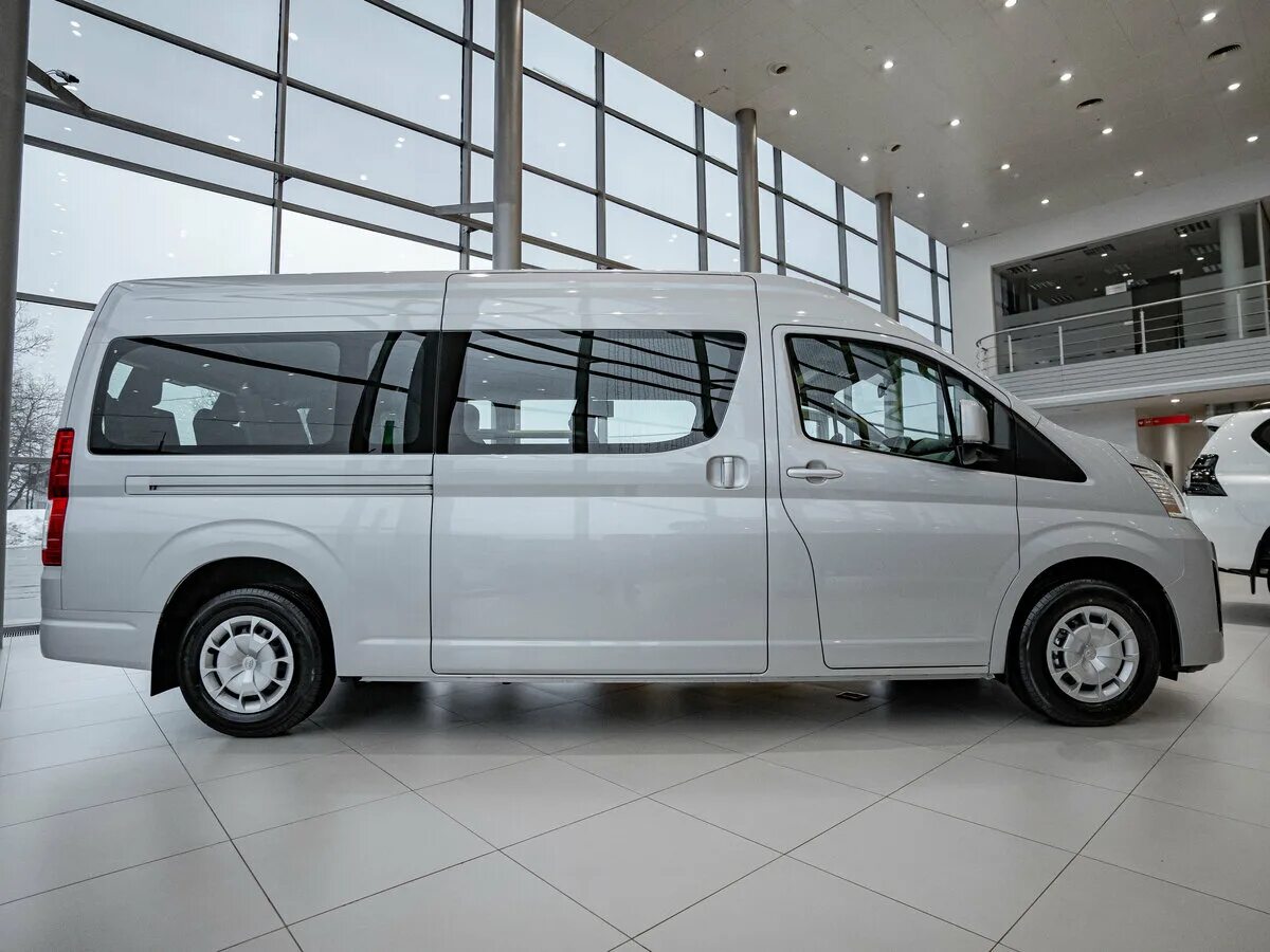 Новая тойота хайс. Toyota Hiace h300. Toyota Hiace 2021. Тойота Хайс микроавтобус 2021. Новый Тойота Хайс 2021.