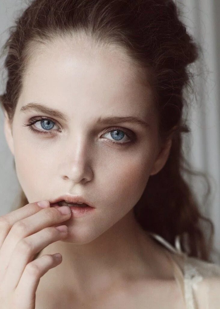 Хрупкое лицо. Нежные красотки. Красивые девушки без макияжа. Красивые блондинки. Хрупкое лицо.