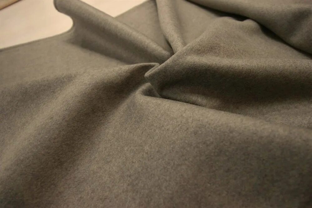 Описание атласной ткани. Суконная ткань. Красное сукно. Шерстяная ткань сукно. Сукно ткань.