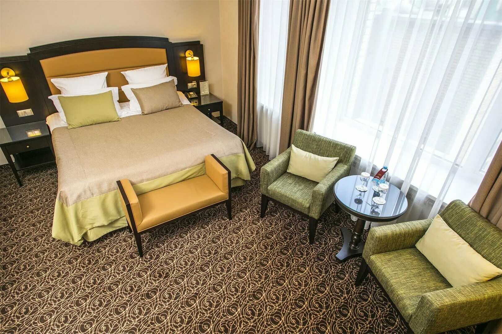 плотник. столяр современный. столяр маляр. мастер столярного и мебельного производства. гостиницы плотник.