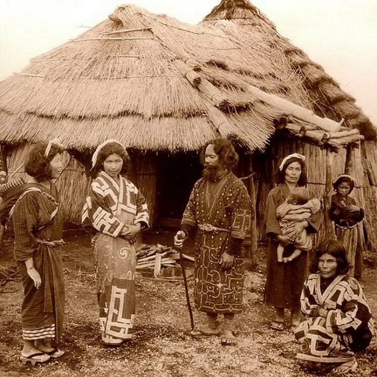 Коренные жители японии айны. Айны (курильцы). Коренной народ японии айны. Коренные народы сахалина айны. Айны 19 век.