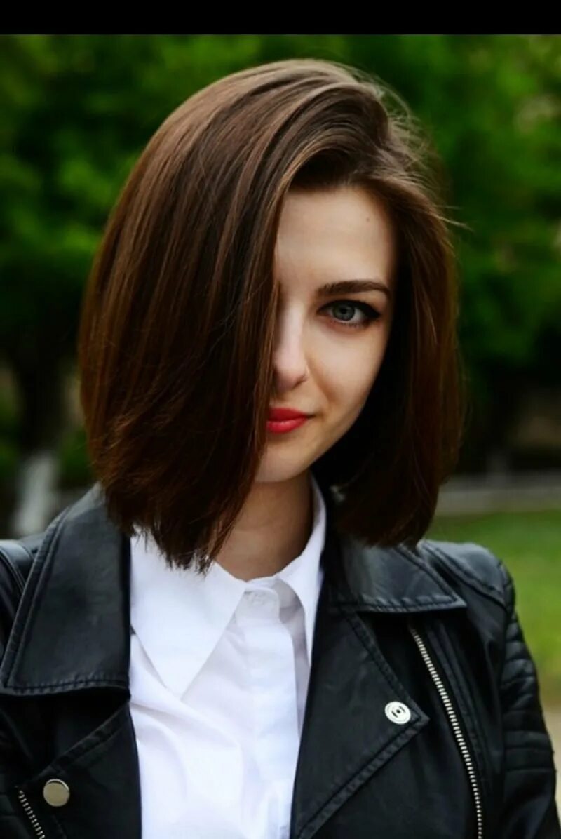 Удлиненное каре девушка