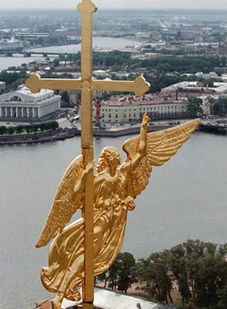 Ангел на петропавловском шпиле. Ангел на шпиле петропавловского собора. Ангел на петропавловском шпиле. Шпиль петропавловского собора в санкт-петербурге венчает. Санкт-петербург золотой ангел - на шпиле петропавловского собора;.