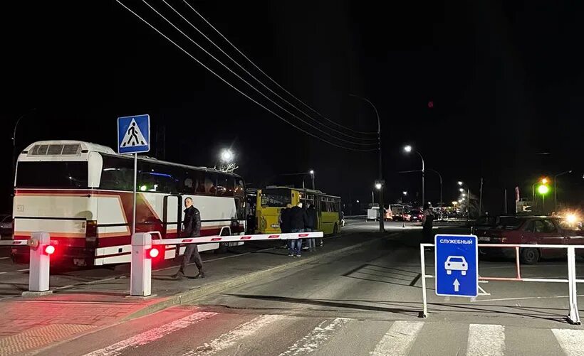 Очередь на границе с польшей тересполь. Погранпереход Брест Тересполь. Белорусско-польская граница. Беларусь границы. Погранпереход Брест Тересполь мост.