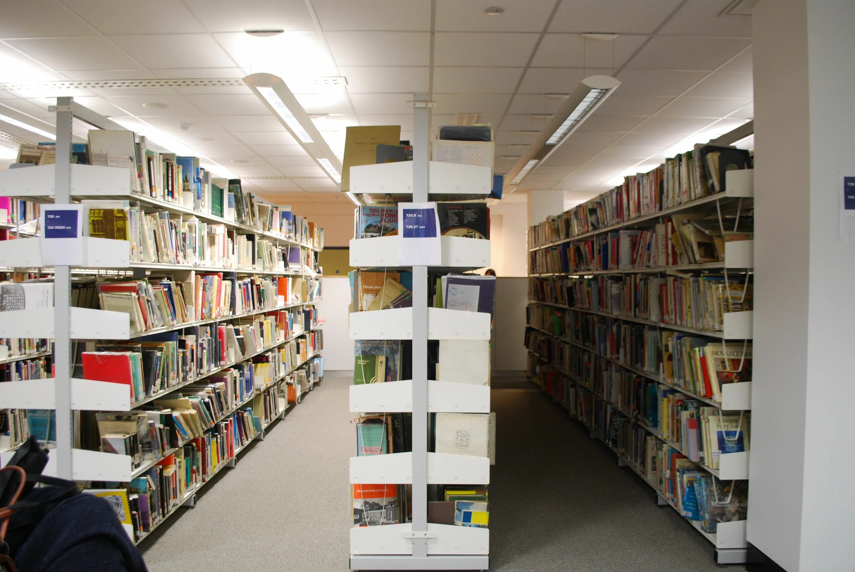 Liverpool John Moores University. Ливерпульский университет Джона Мурса библиотеки. Библиотеки 5 метров. Библиотека 89 Восточный. Часть библиотеки 5
