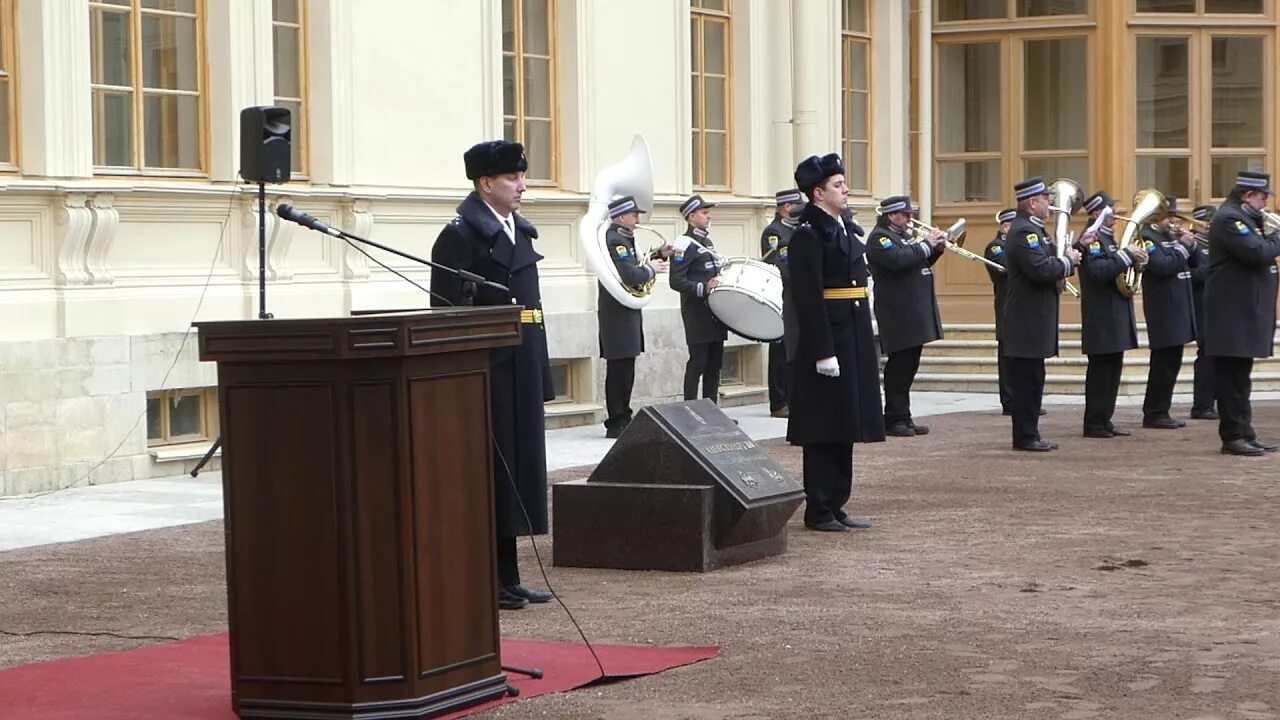 Гатчина памятник александру. Памятник Александру III В Гатчине. Новый памятник Александру 3 в Гатчине.