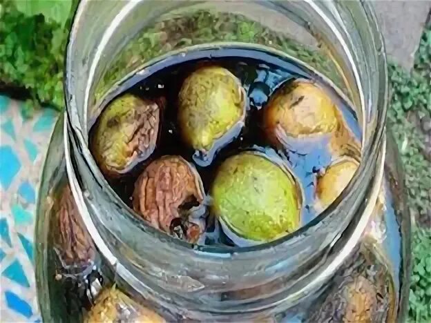 Настойка маньчжурского ореха применение. Настойка зеленого грецкого ореха. Лекарство из маньчжурского ореха. Настойка маньчжурского ореха применение. Маньчжурский орех зеленый.