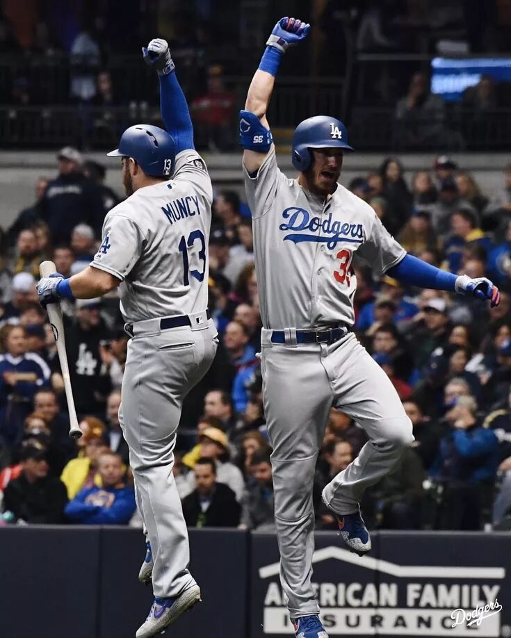 Los angeles dodgers. Лос-Анджелес Доджерс. Данки синие. Лос Анджелес Доджерс. Питчер Лос Анджелес Доджерс. Лос-Анджелес Доджерс матчи.