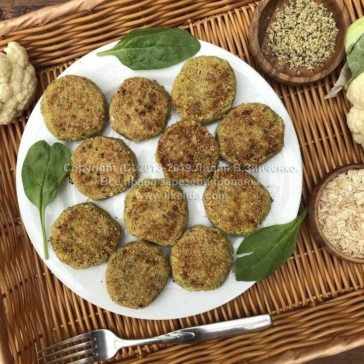 Котлеты с кукурузой. Котлеты из лосося фото. Кукурузные котлеты. Мука нутовая - гарнец. Котлеты безглютеновые рецепт.