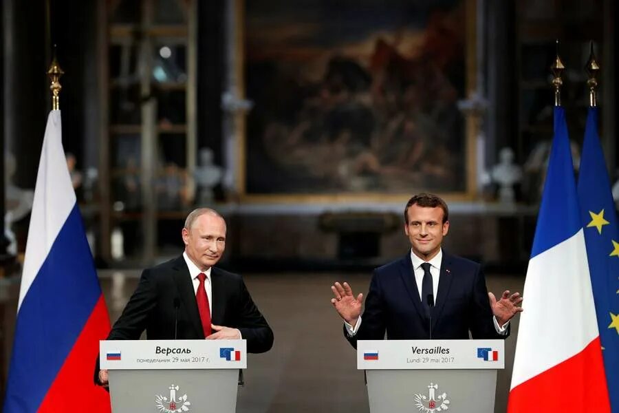 Французский флаг и российский. Отношение между россией и францией. Русский и французский флаги. Отношение между россией и францией. Союз с францией при александре 2.