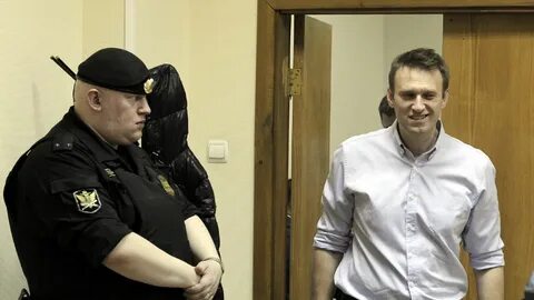 Сестра пристав к брату