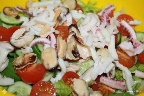Салат из морепродуктов в масле