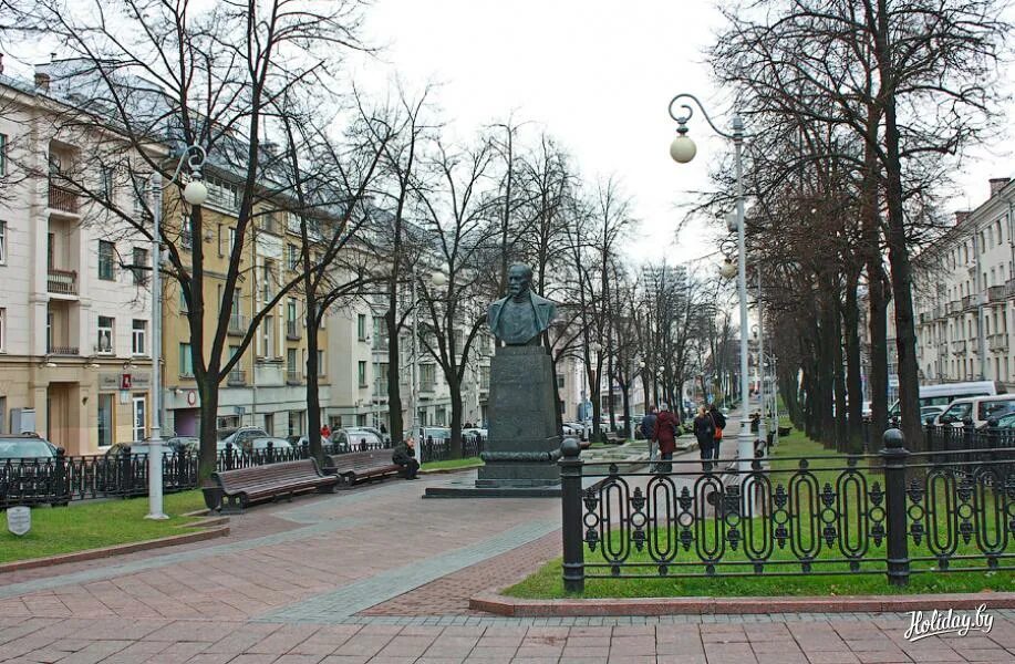 Дзержинского 119. Дзержинский феликс эдмундович в беларуси памятник. Проспект дзержинского 115 минск. Минск дзержинский. Памятник бюст феликсу дзержинскому.