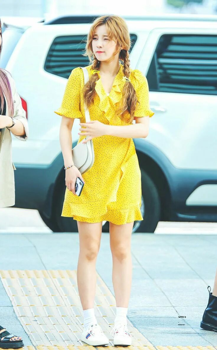 Джи айдол. Сун юци. Фото юци в ярком. Одежда юци. Юци.