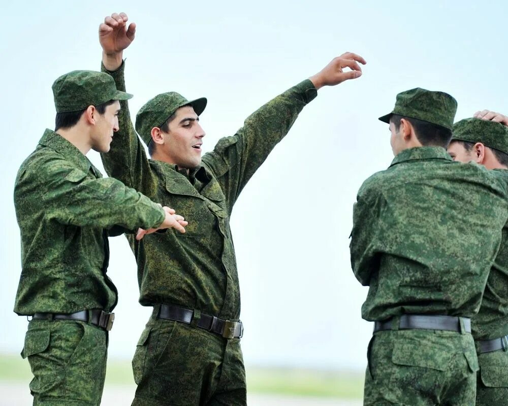 Получить военный. Месячник сплочения воинских коллективов. Армия. Кавказ армия. Солдаты Дагестана.