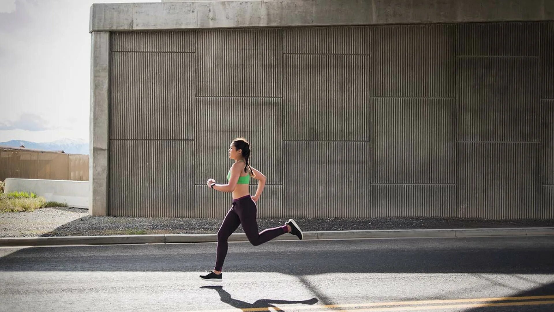 Rushing back. Daily Run. Running lots. Run women Video. Quick Runner.