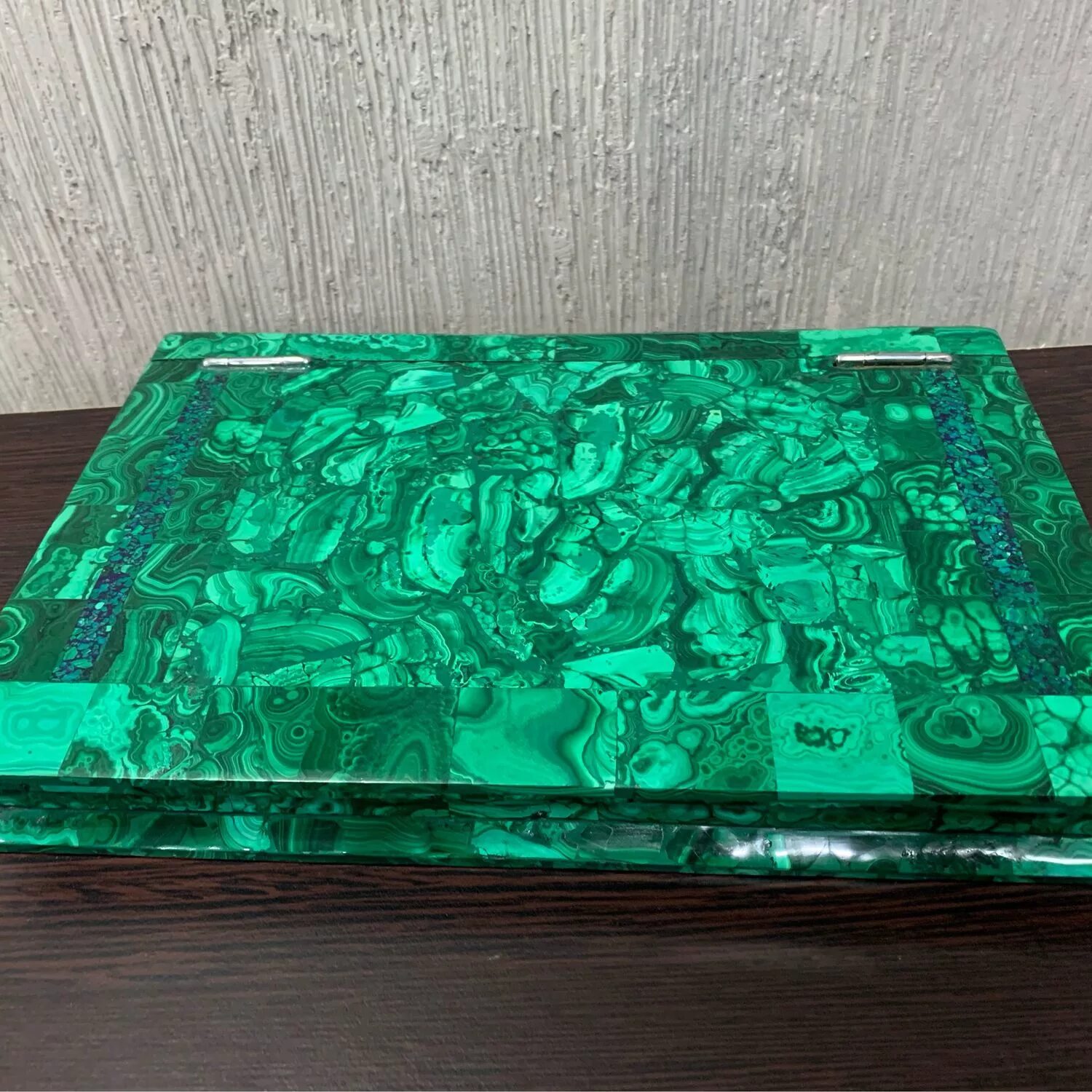 малахит изделия. малахитовые поделки. малахитовая ваза данила мастер. малахитовая шкатулка урал. малахитовый зал эрмитаж каминные часы.