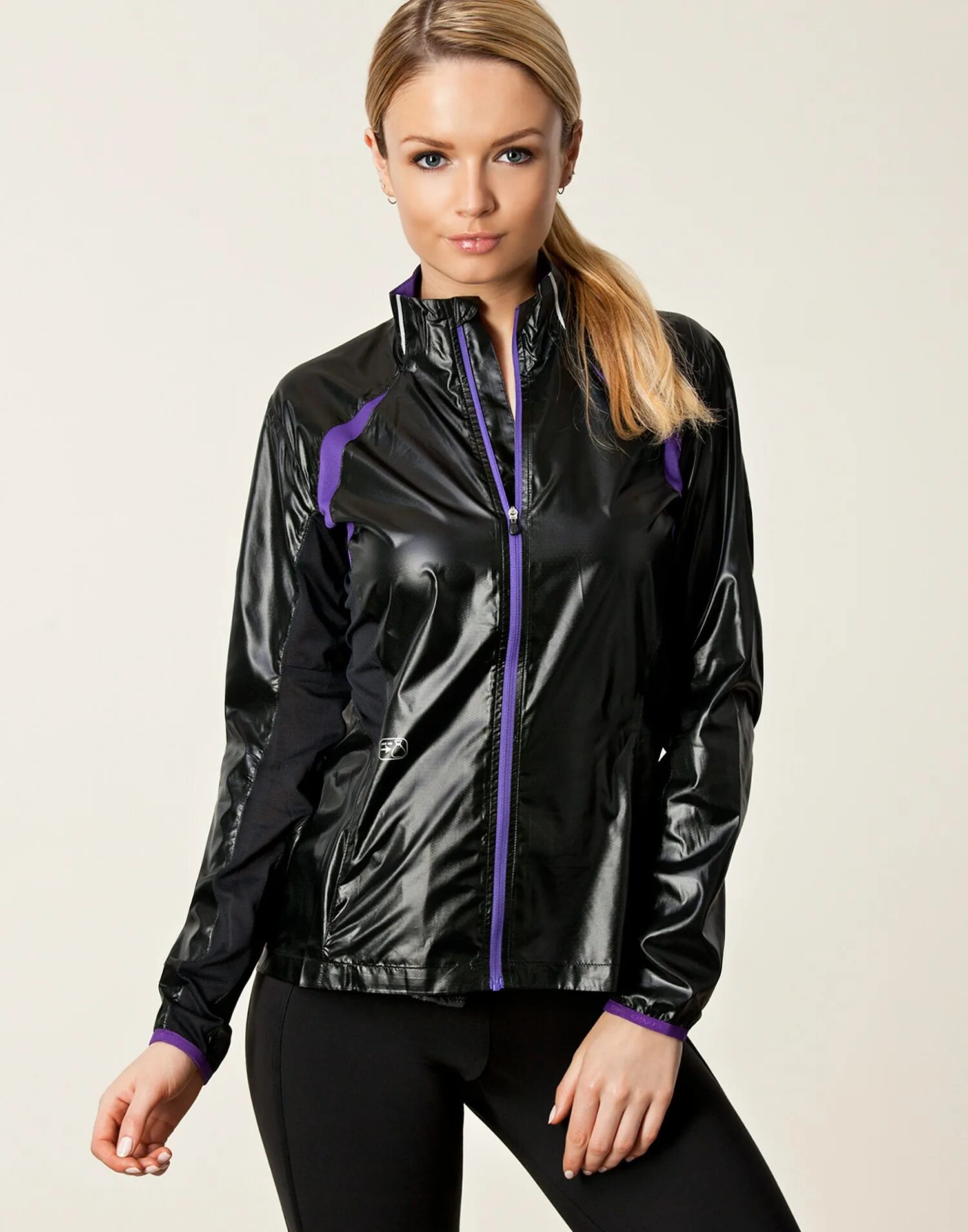 Pvc puffer jacket. Куртка дудун. Куртка из лакированной кожи. Золотистая куртка женская. Блестящие куртки женские зимние.