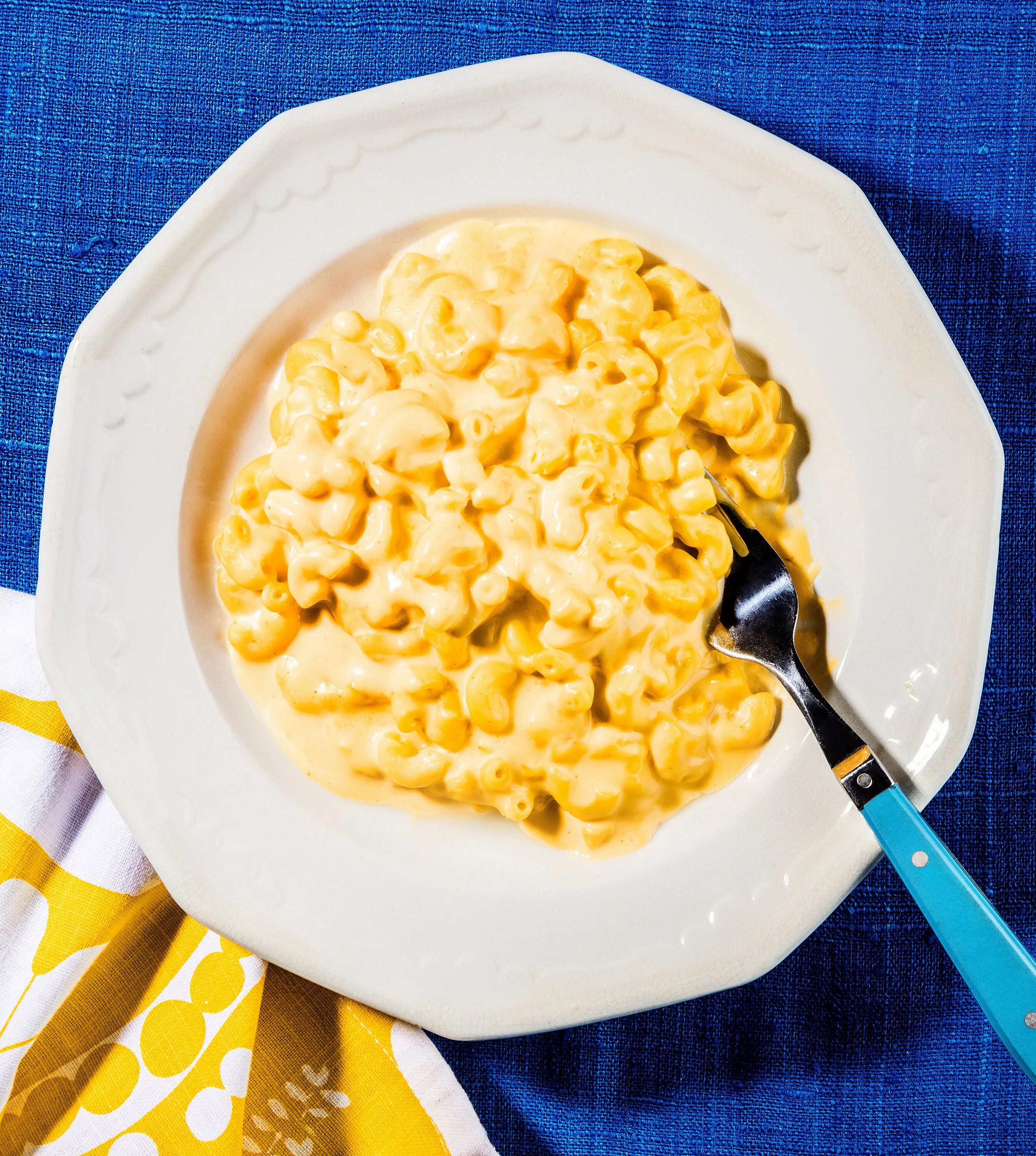 Mac cheese как готовить. Набор mac and cheese. макароны с сыром чеддер. макен чиз с сыром. mac and cheese упаковка.