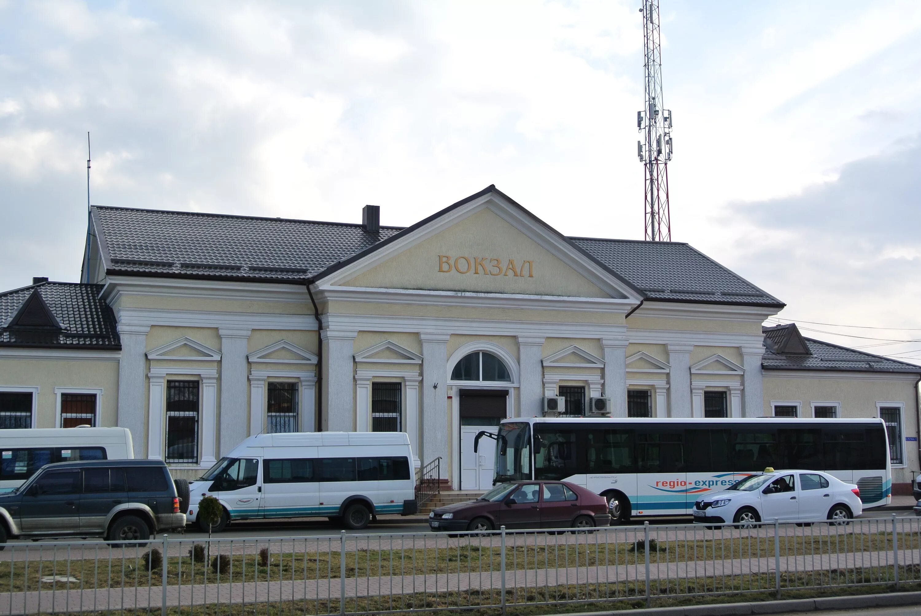 Калининградская жд дорога станция балтийск. Южный вокзал балтийск. Балтийск поезда. Электричка калининград. Южный вокзал балтийск.
