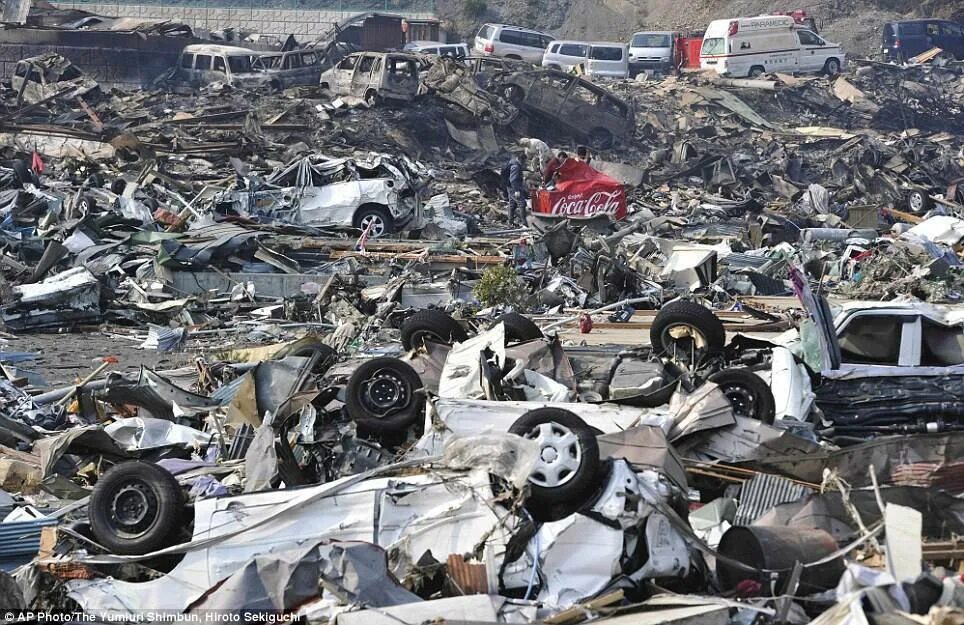 Какая самая крупная катастрофа. ЦУНАМИ В Японии в 2011. Самые крупные катастрофы.