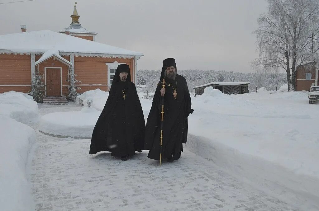 Пилигрим паломническая. Иеромонах Симеон Важеозерский монастырь. Отец Симеон Важеозерский монастырь. Братия Важеозерский монастырь. Митрофаниевский скит Важеозерского монастыря.