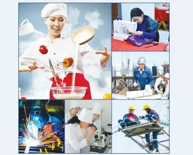 Үлкен кеудесі бар өте тәтті брюнетка төсекте егіліп, жылайды