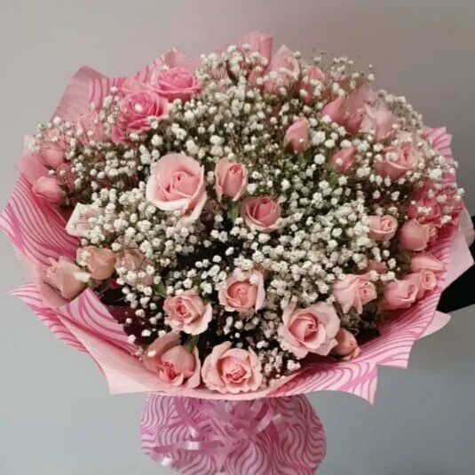 лион пятерочка. 5 ка цветы. букет с пионами и розой. пятерка магазин. фасад магазина пятерочка.