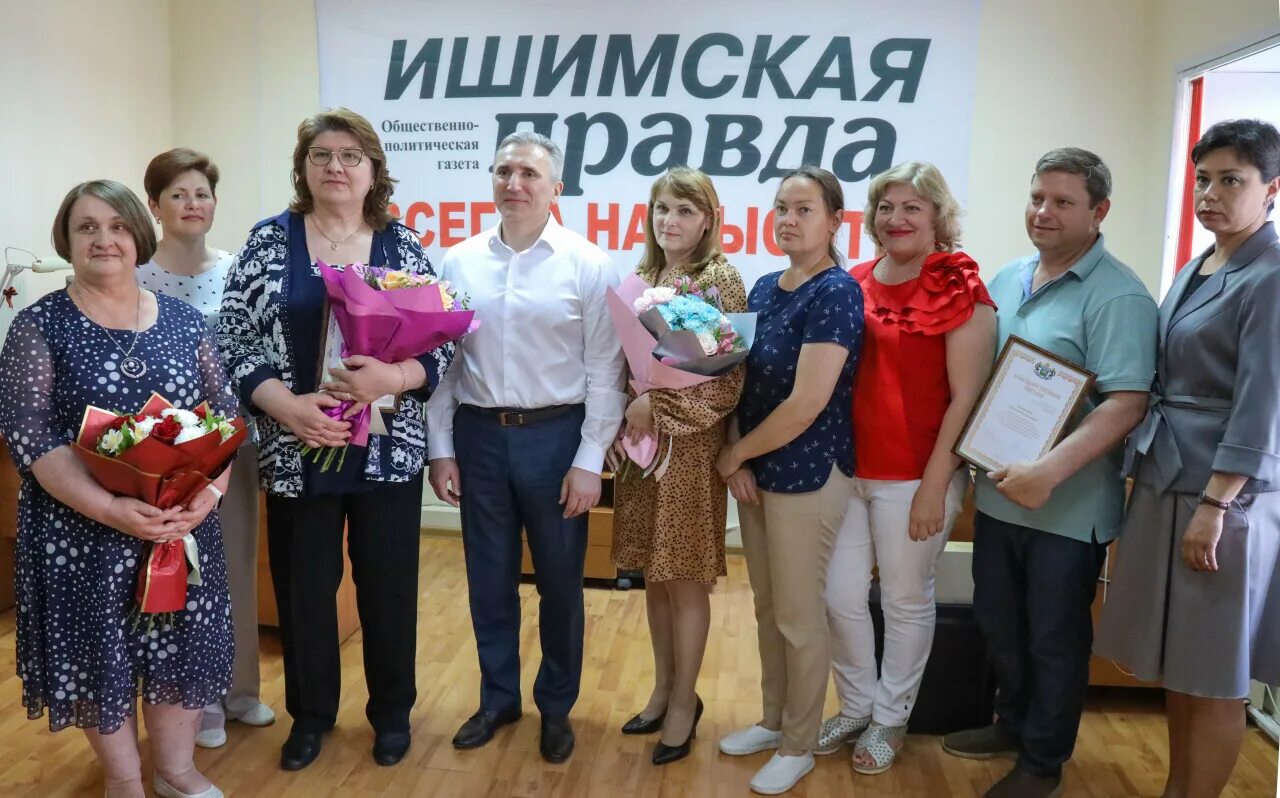 Журналистика газета. Ишимская правда газета. Ишимские газеты. Коллектив. Ишимский купец газета последний номер.