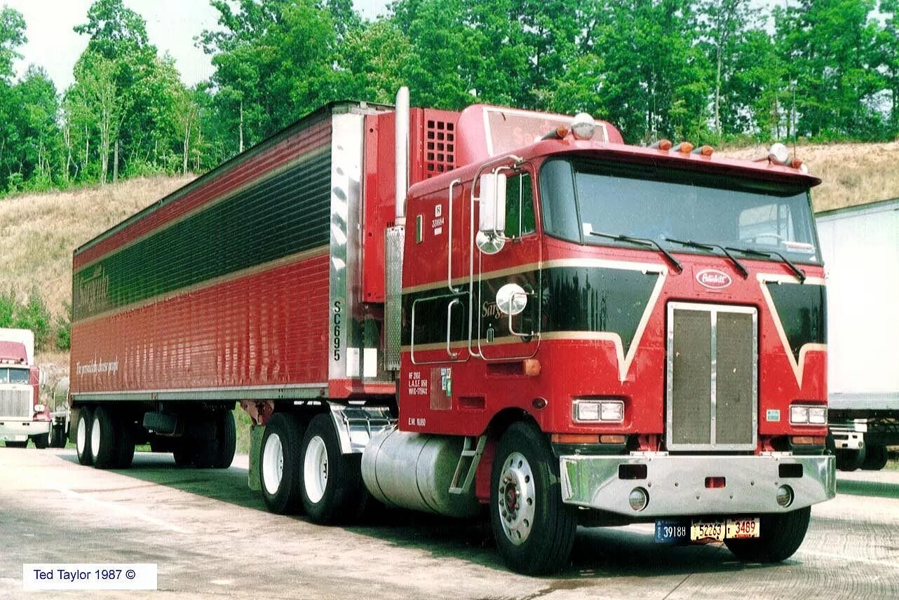 Грузовики питере. Peterbilt 362. Грузовики Peterbilt 362. Peterbilt 352/362. Петербилт 362 красный.