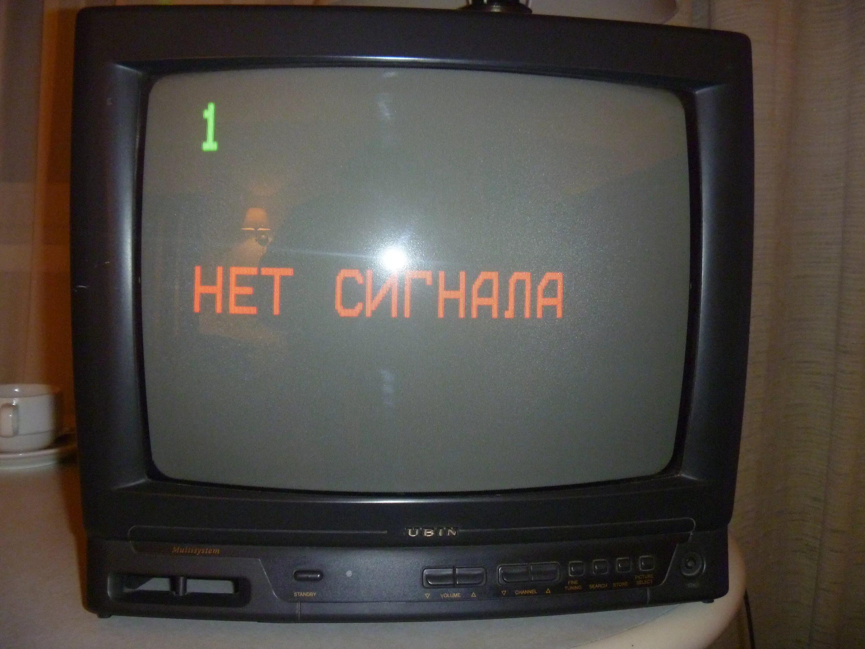 старый телевизор. телевизор плохо показывает. телевизор для аналоговое телевидение. старый телевизор. худшие телевизоры.