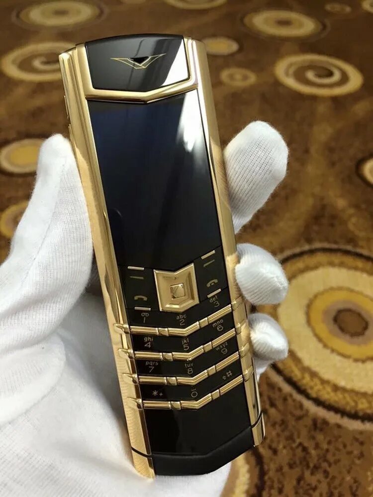 Vertu Signature Diamond. Верту за 1000000. Vertu s050472 золотой. Vertu 2020.