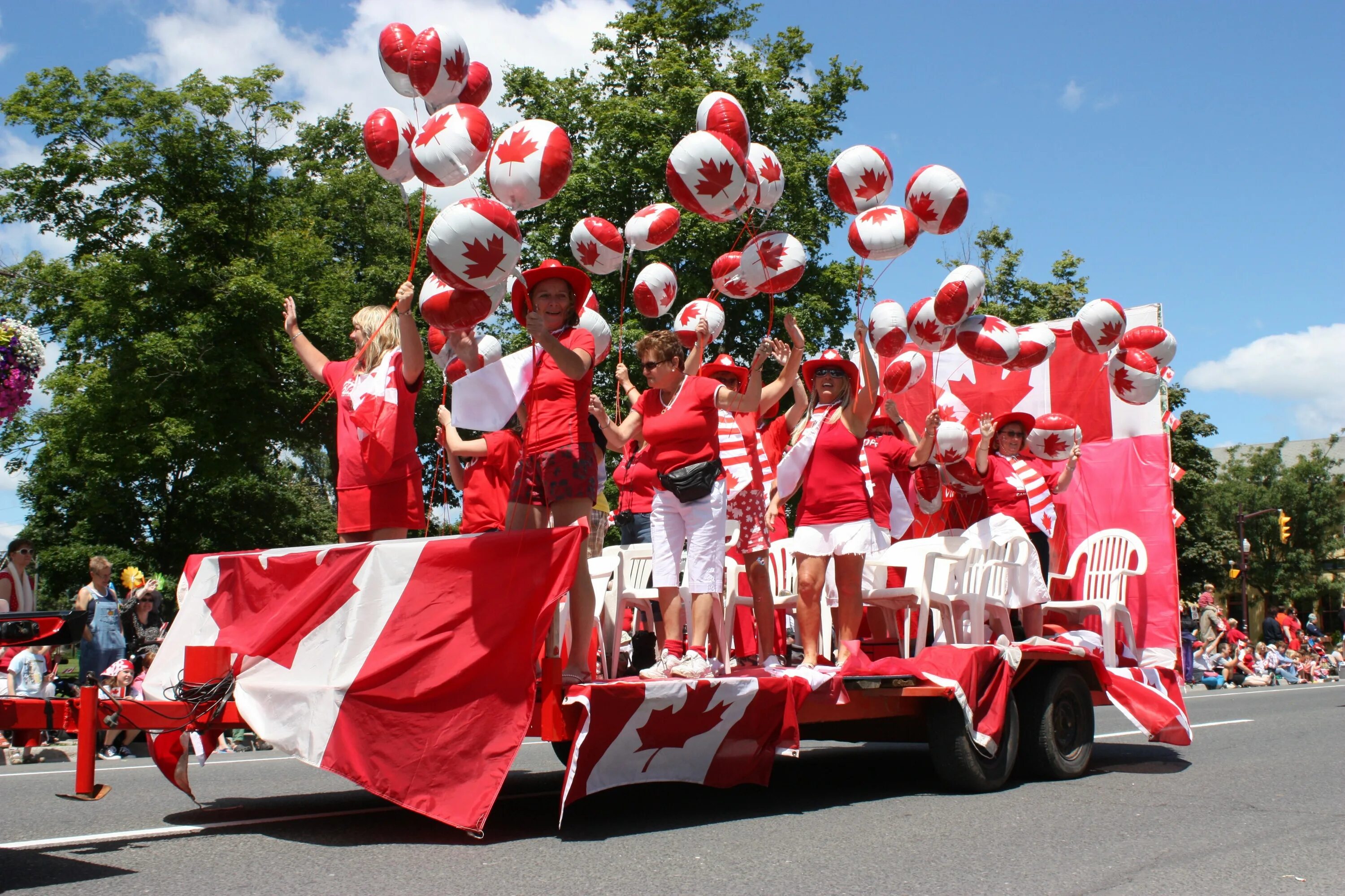 1 июля отмечают. День Канады (Canada Day). Национальный праздник Канады 1 июля. Праздник в Канаде 1 июля. Парад в Канаде.