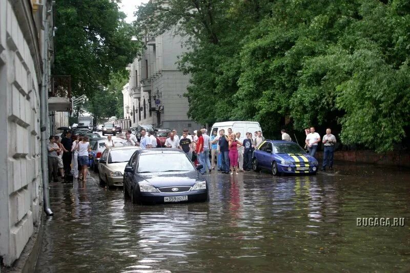 Москва июнь 2006 года. Ливень в Москве в 2006. Москва 2006 лето. Потоп на Бауманской. 3 июня 2006