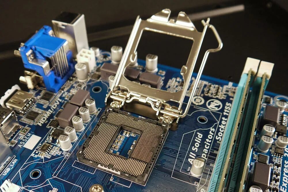 Интел 1155. LGA 1200 Socket. Процессора Intel Socket 1155. Сокет LGA 1155 (Socket h2). Материнская плата сокеты процессоров Intel.