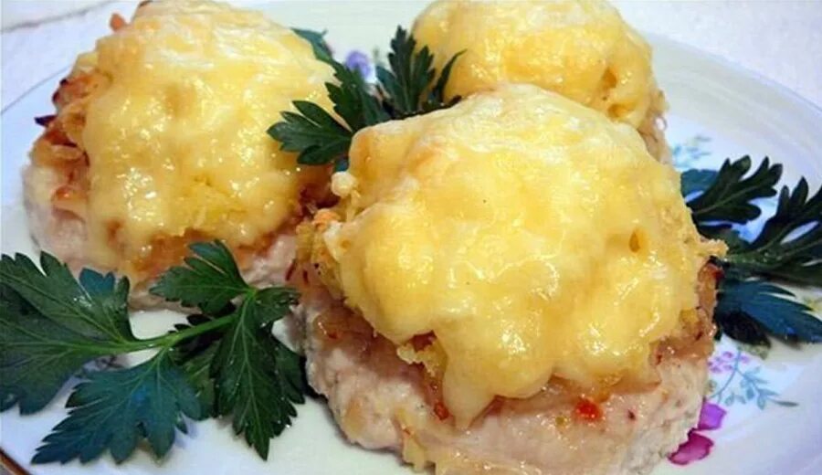 горбуша под сыром в духовке. куриная грудка под шубой в духовке. куриное филе под сыром. фаршированная куриная грудка. свинина с грибами и сыром.