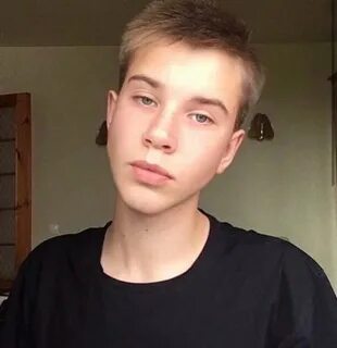 Андрею 19 лет