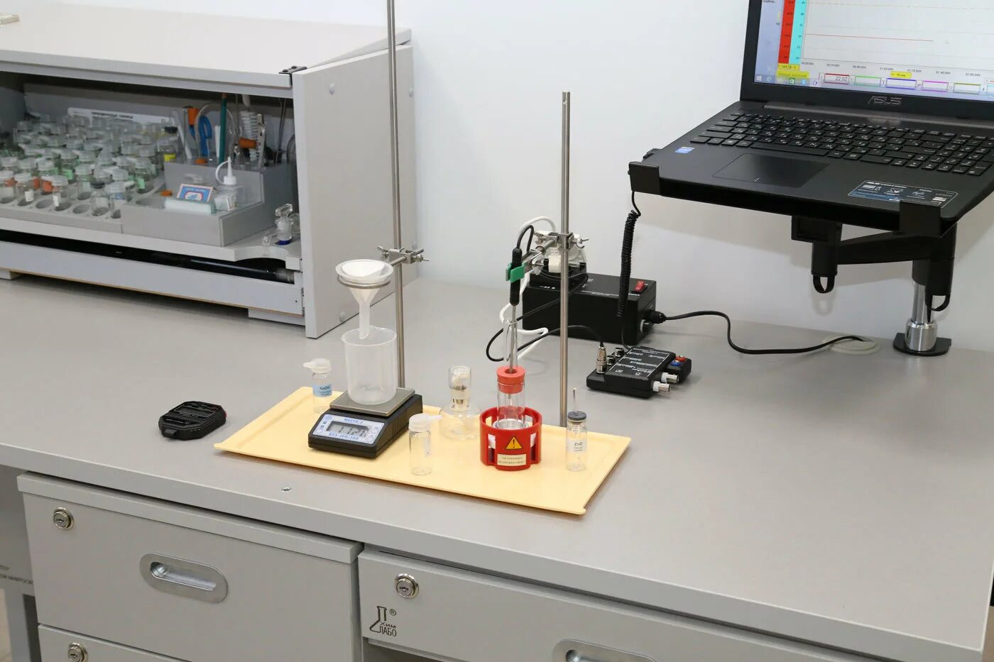 Микроскоп лабораторный, биологический модель MT 5200l. Лабораторный стол Химлабо. Лабораторный комплект по электродинамике (с БПА). Лабораторный стенд Micro Hydro Power Laboratory.
