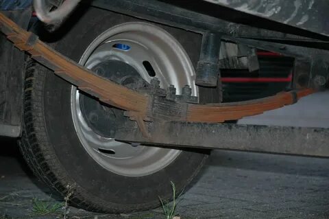 Объясните почему применение рессор уменьшает тряску автомобиля