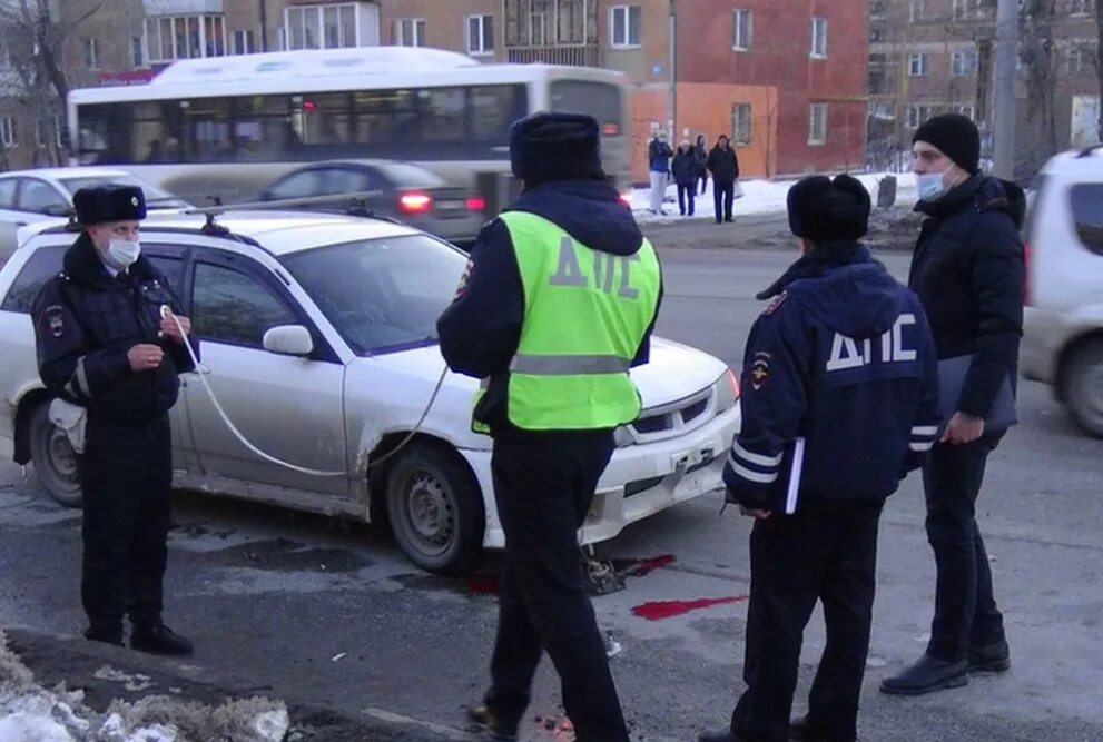 Е1 происшествия сегодня. Машина сбила насмерть девочку. ДТП на Космонавтов Екатеринбург 2022. ДТП на Космонавтов Екатеринбург 22.03.2021. ДТП Екатеринбург 20.11.2022.