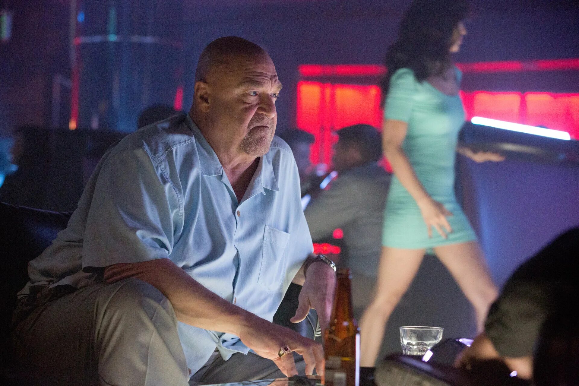 Игрок 2014. Марк уолберг фильм игрок. Джим беннет игрок. Игрок 2014. Игрок фильм 2014 ларсон.