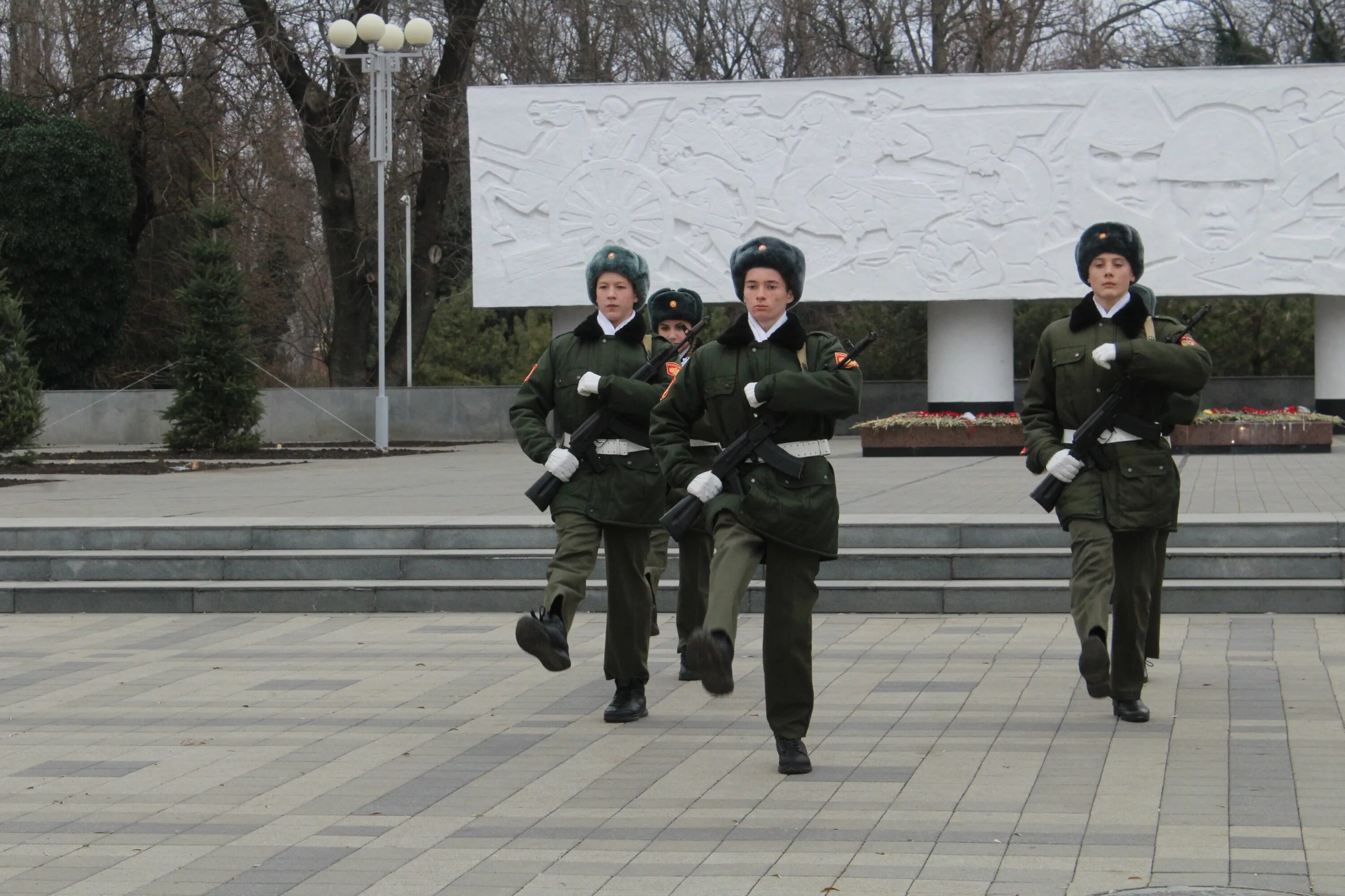 Пост 1 память. Почетный караул Краснодар. Пост 1 Черкесск вечный огонь. Пост 1 Краснодар. Пост номер 1 Севастополь.