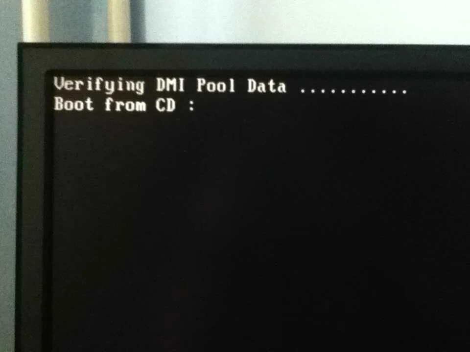 Verifying dmi data. Verifying dmi pool data. точность данных dmi не гарантируется что это. ошибка пул дата. press any key to boot from cd or dvd.
