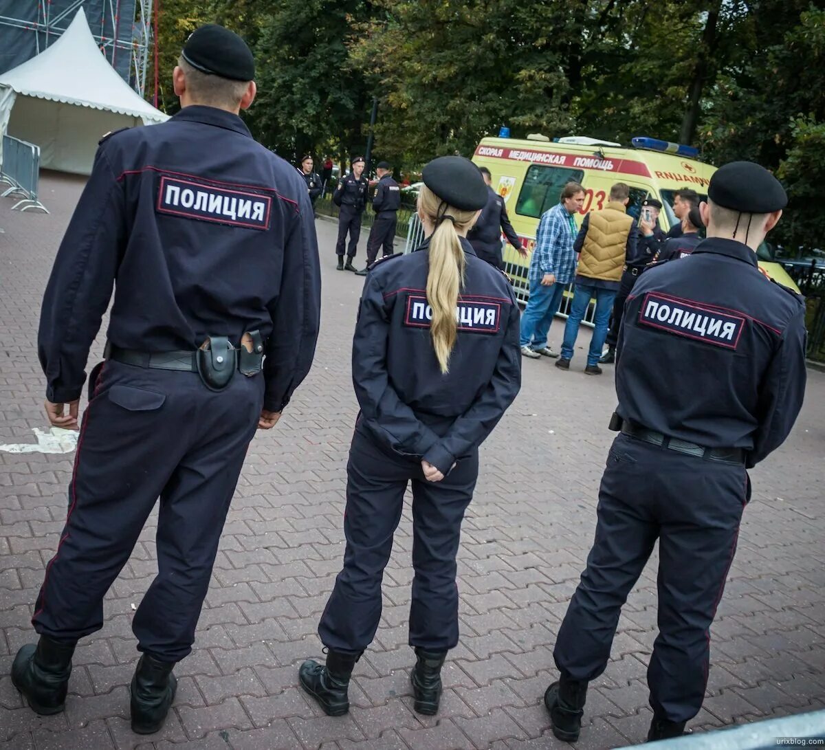 Полиция какое учреждение. Российский полицейский. Милиция и полиция. Полиция РФ. Русская милиция.