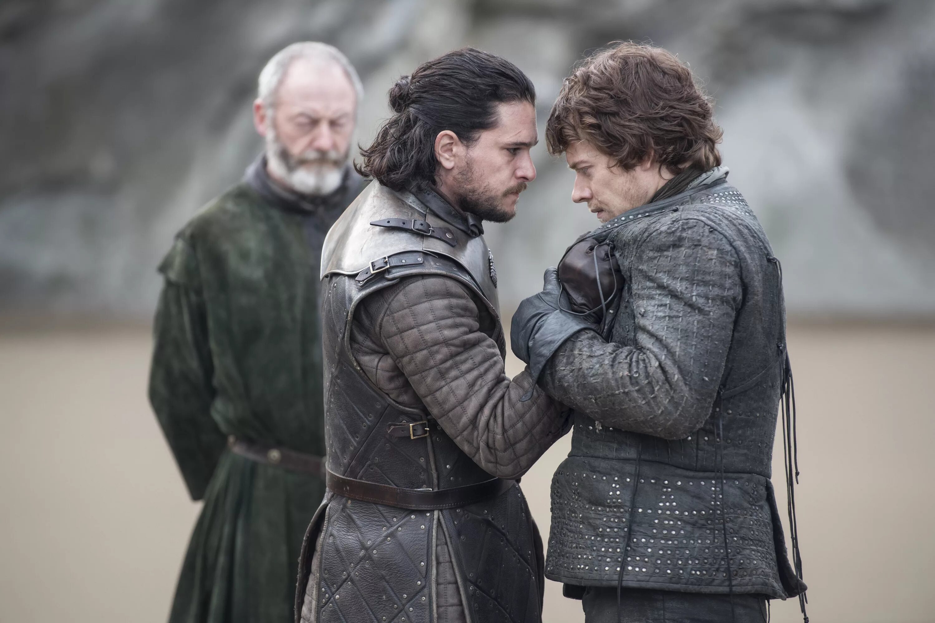 Престолов отзывы. Джон Сноу 7 сезон. Jon Snow Theon Greyjoy. Игра престолов сериал 2011–2019. Теон Грейджой и Джон Сноу 1 сезон.
