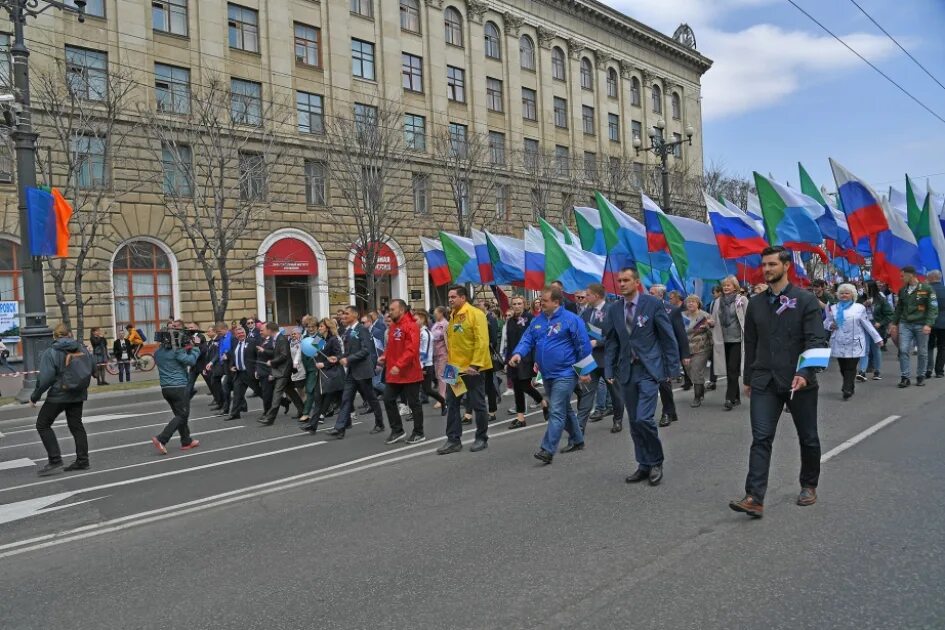 1 май хабаровск. Первомай Хабаровск. Празднование Первомая в Хабаровске. Первомайская демонстрация в Хабаровске. Шествие Хабаровский край.