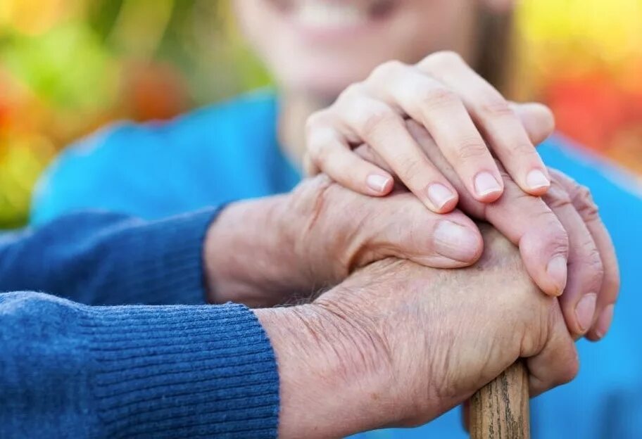 социальный работник в сша. благотворительность в сша. социальная поддержка пожилых людей. забота о пожилых родителях. социальная защита семьи.