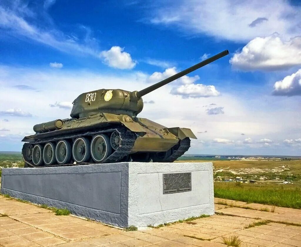 В каком городе установлен памятник танковому. Памятник танк т-34. Памятник т-34 в Острогожске. Памятник танку т-34 в Самаре. Танк т34 Тула.