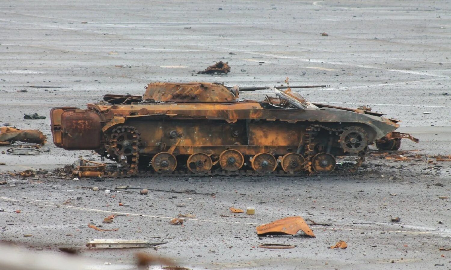 Разрыв танков. БМП-2 уничтоженная техника. Подбитая техника ВСУ 2022. Подбитая техника Донецкий аэропорт.